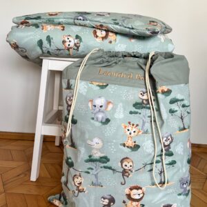 Wyprawka do żłobka z haftem wzór safari na szałwi