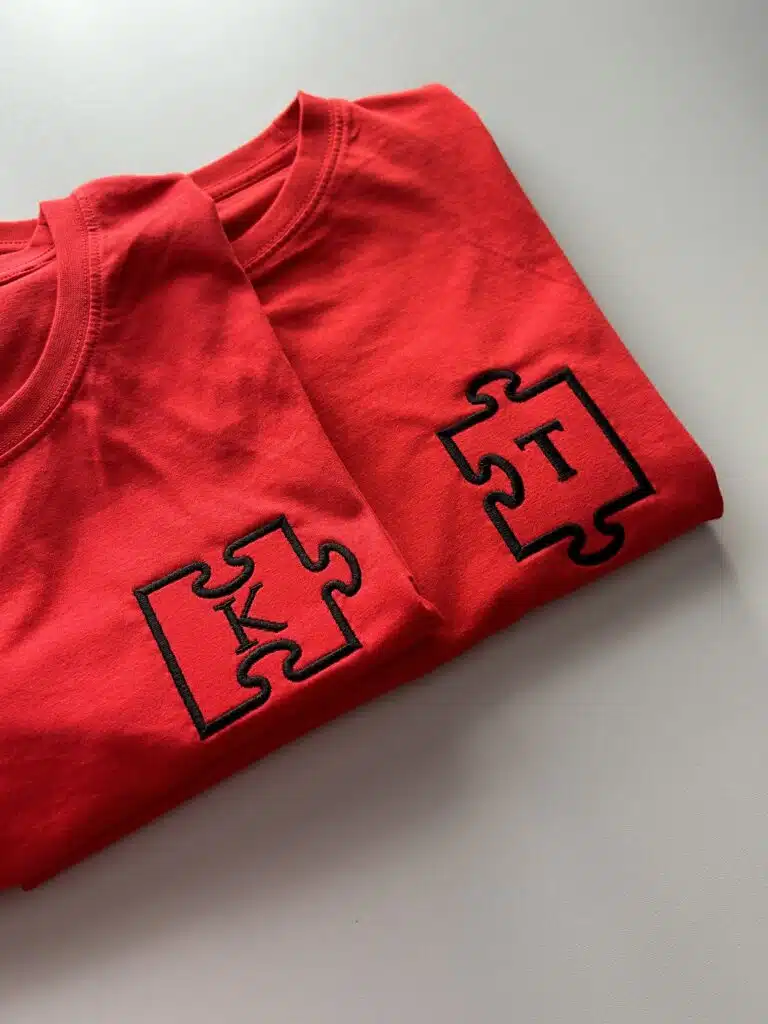 koszulki czerwone z puzzlem