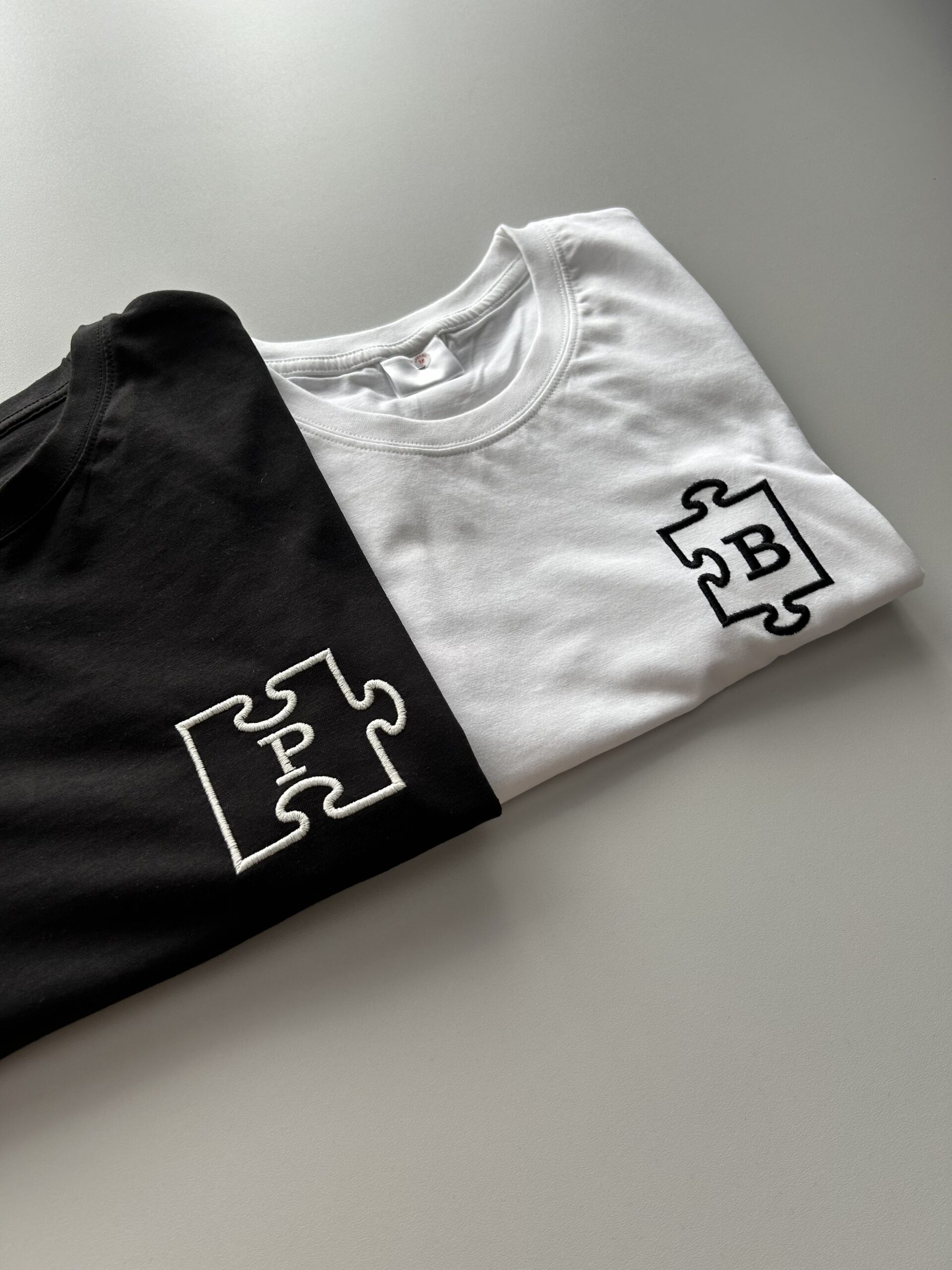 Koszulki dla par - haft z puzzlem (komplet) 1 Koszulki z krótkim rękawkiem - haft