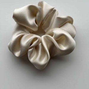 Scrunchie jedwabna kremowa duża - gumka do włosów