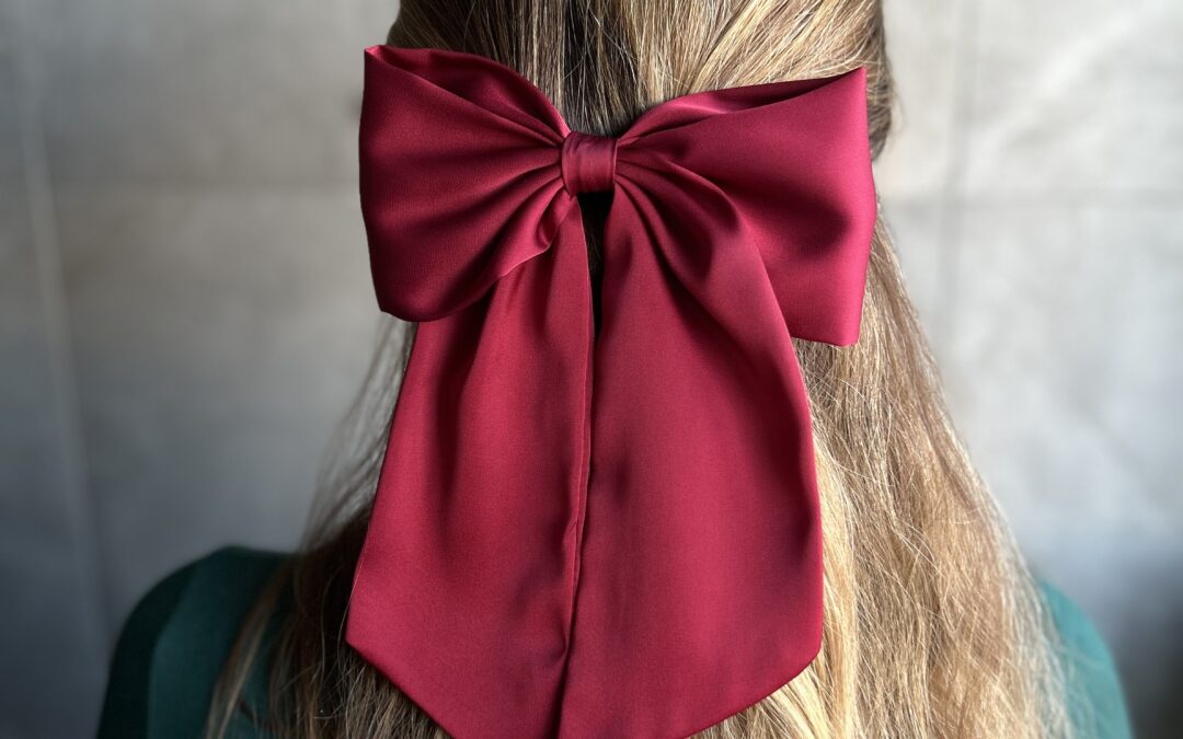 Świąteczne kokardy do włosów – must-have na wyjątkowe stylizacje!
