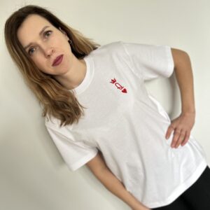 koszulka damska haft gueen kier biala tshirt Vestis 1