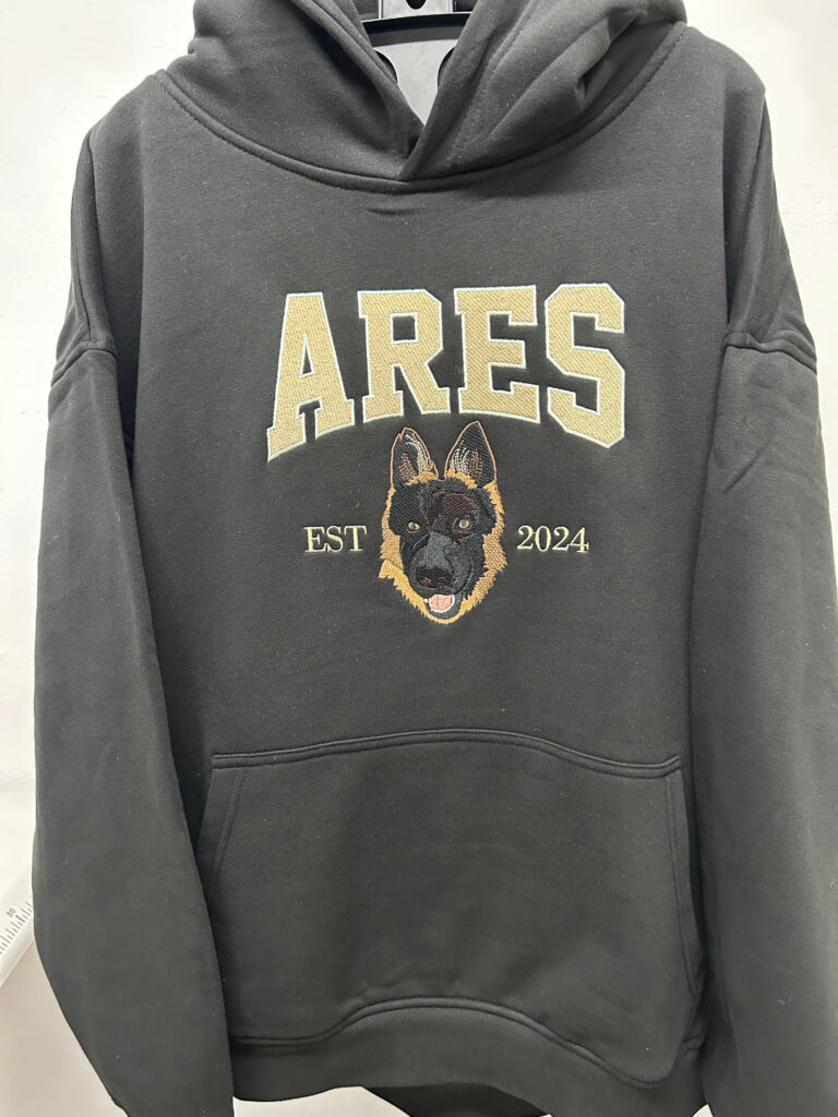 Bluza z kapturem czarna z haftem Ares